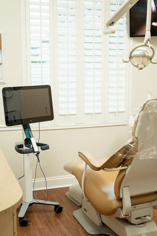 Treatment chair with scanner display
